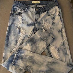 Blue bleached out jeans